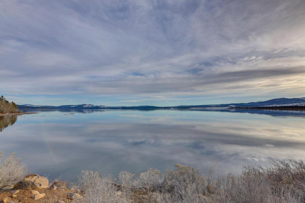 Quiet Lake Almanor Cabin, Steps to Fishing